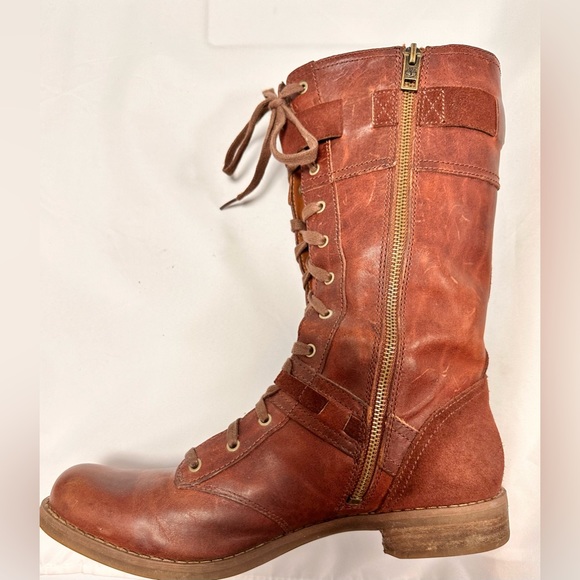 Timberland Leather and Nubuck wide calf boots. - Picture 5 of 15